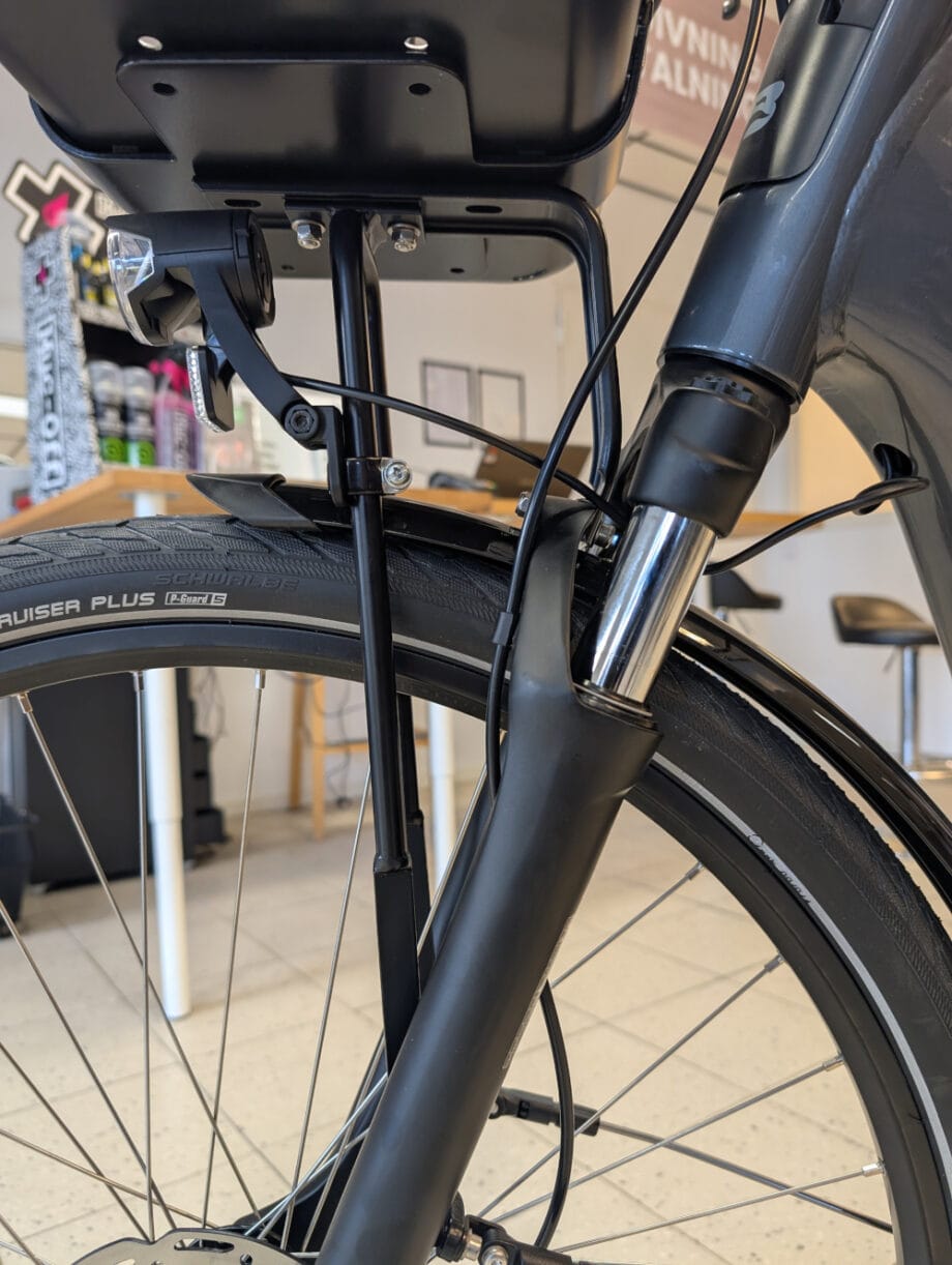 Batavus cykelkorg med för dämpad framgaffel