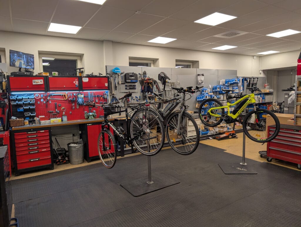 Crescent Display EGOING B LCD 2022